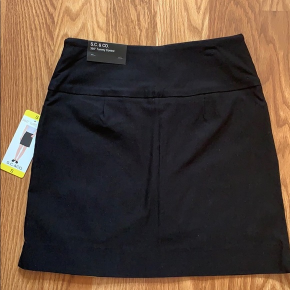 Cute black mini skirt with shorts! - Picture 3 of 5